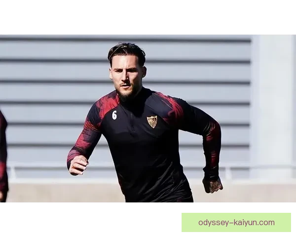 热刺边路进攻特点持续增强，状态回暖值得关注。